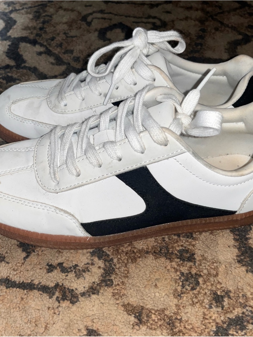White Sneakers with Black Side Panel and Gum Sole